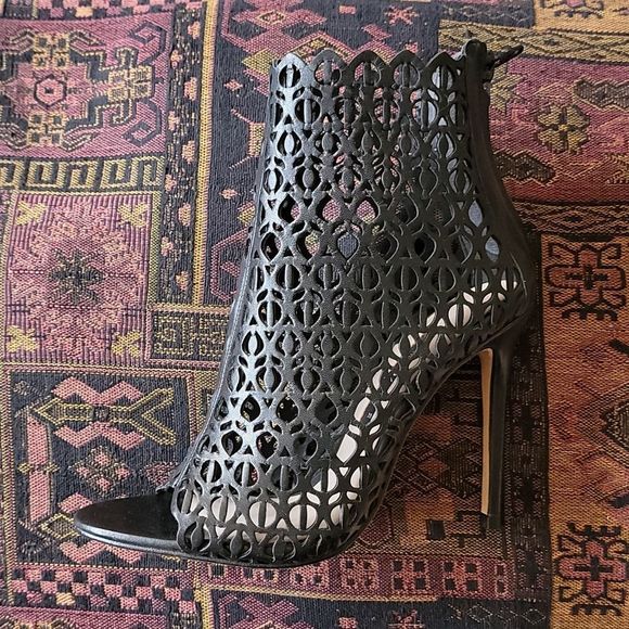 ZARA Wraparound Die-Cut High-Heel Leather Sandals - Picture 2 of 4